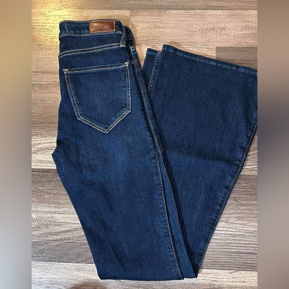 Hollister Denim - 🦋NWT BEAUTIFUL Hollister Jeans!🦋